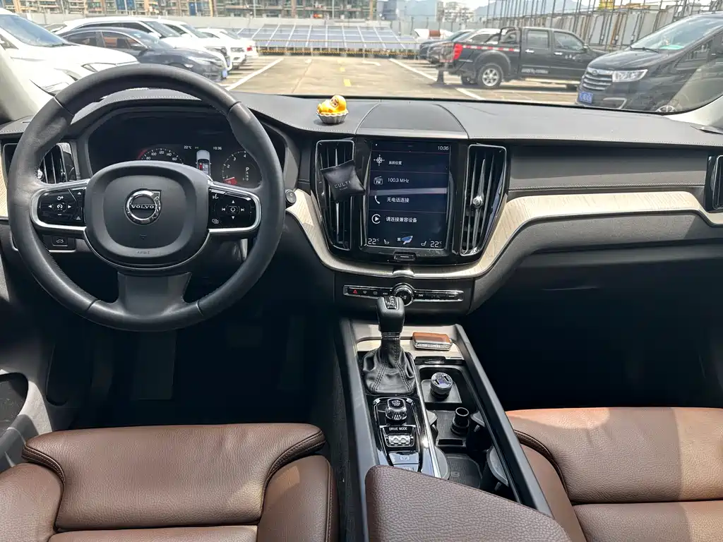 Volvo XC60 2020 — фото 6