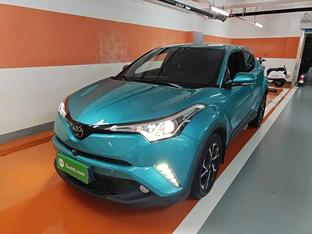 Toyota C-HR 2018 — фото 1