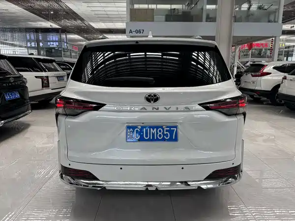 Toyota Granvia 2025