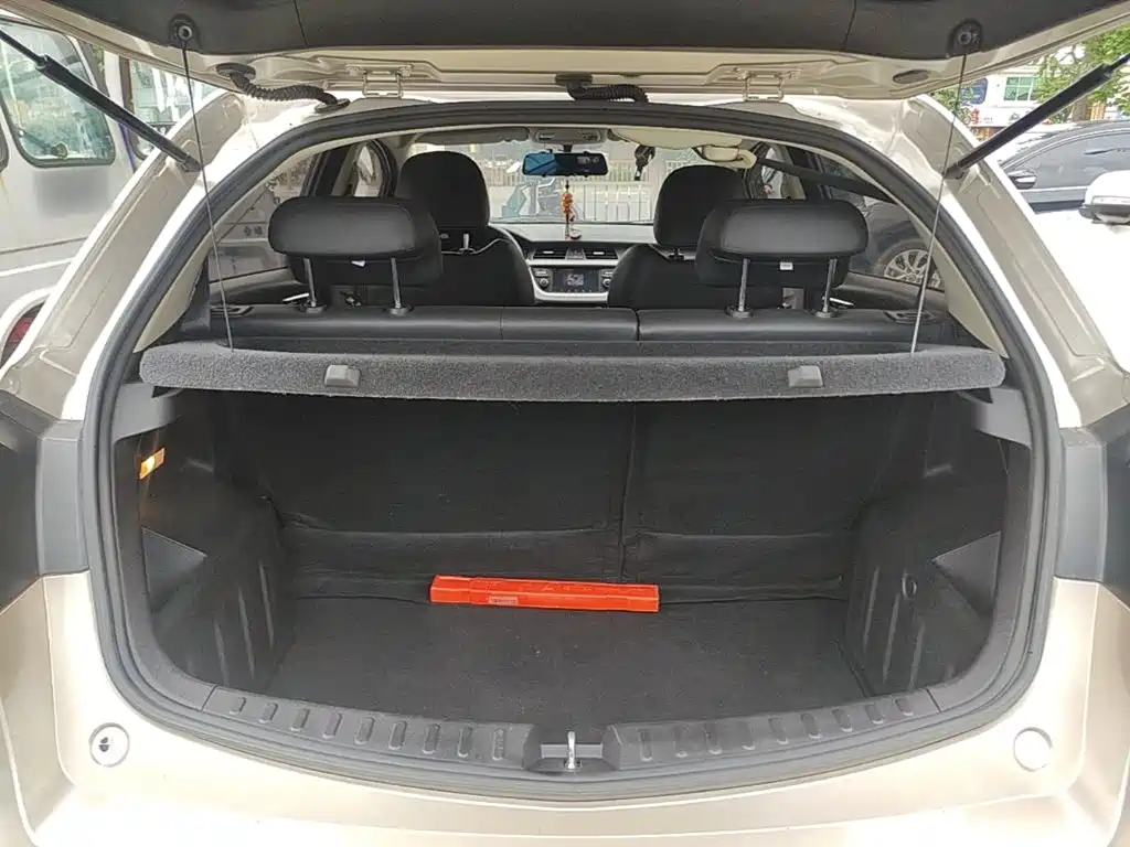 Geely Vision X3 2020 — фото 19
