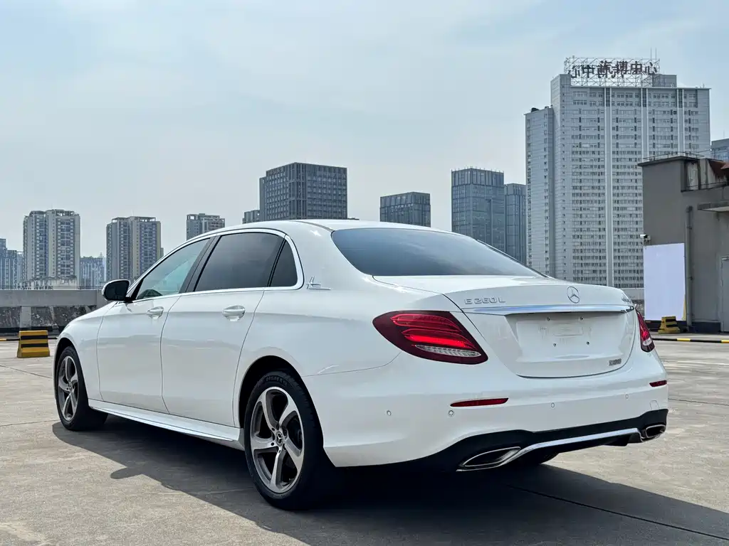Mercedes-Benz E-Class 2019 — фото 18
