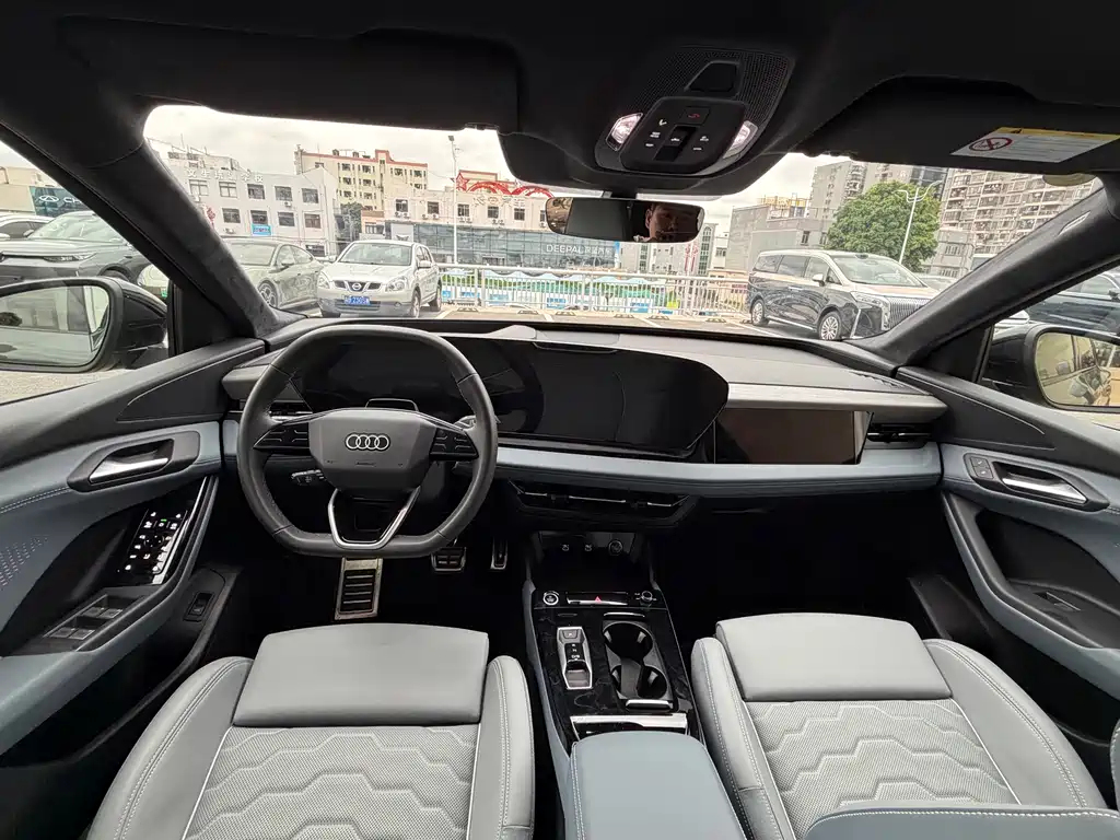 Audi Q6L e-tron 2025 — фото 12