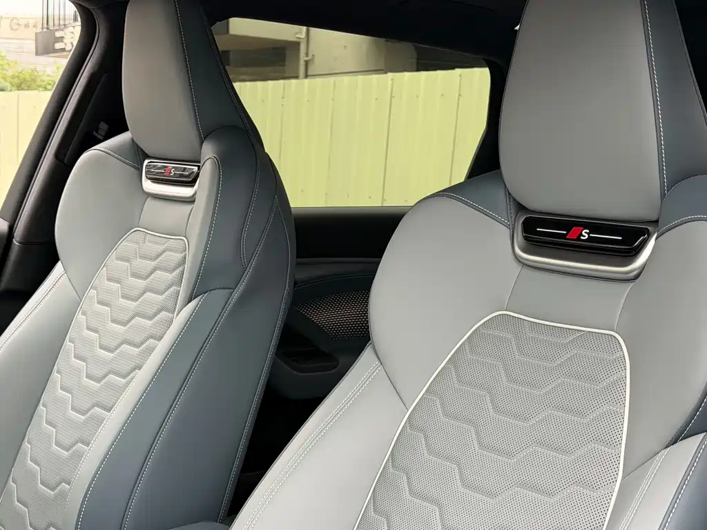 Audi Q6L e-tron 2025 — фото 26