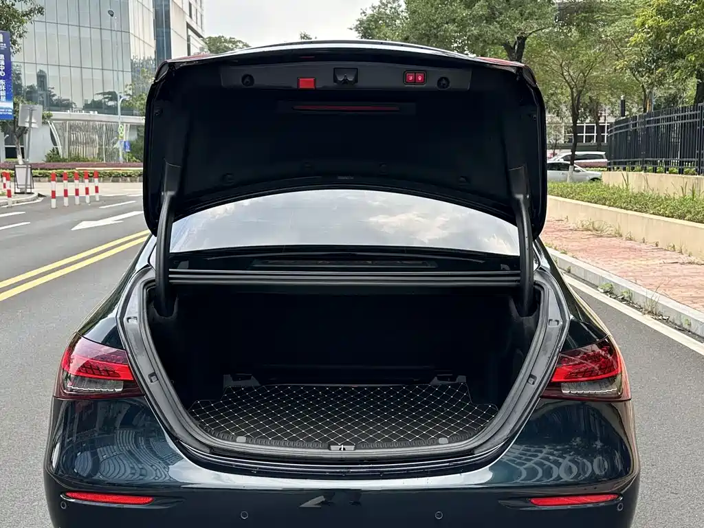 Mercedes-Benz E-Class 2021 — фото 14