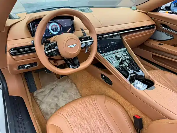 Aston Martin DB12 2023