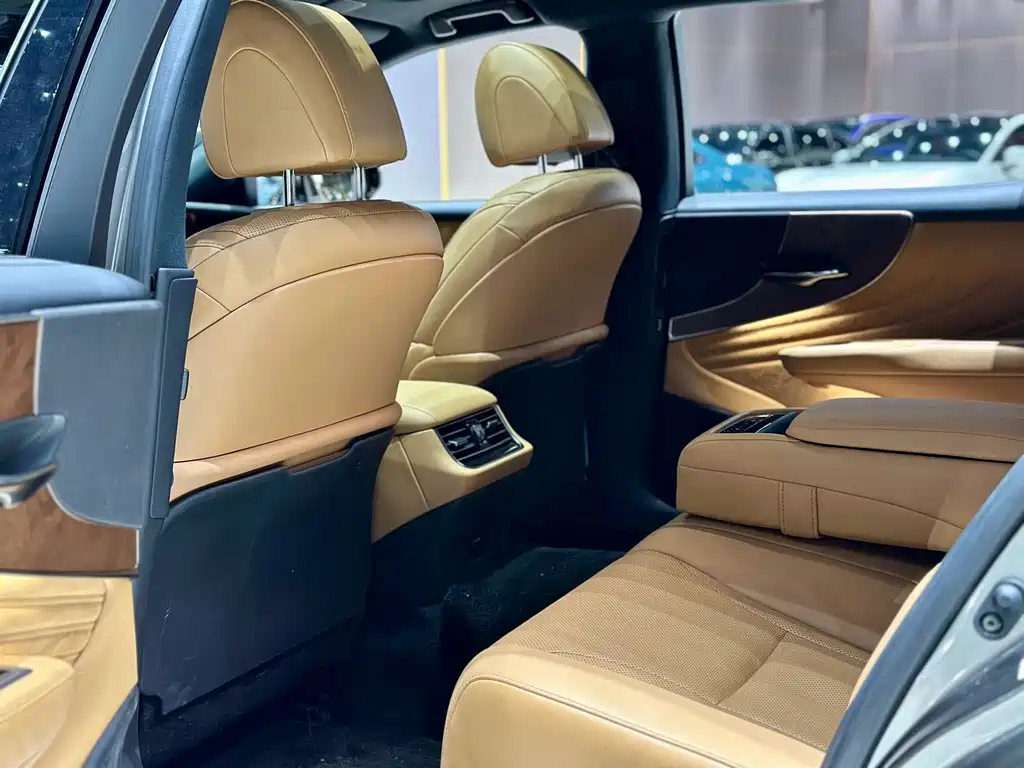 Lexus LS 2022