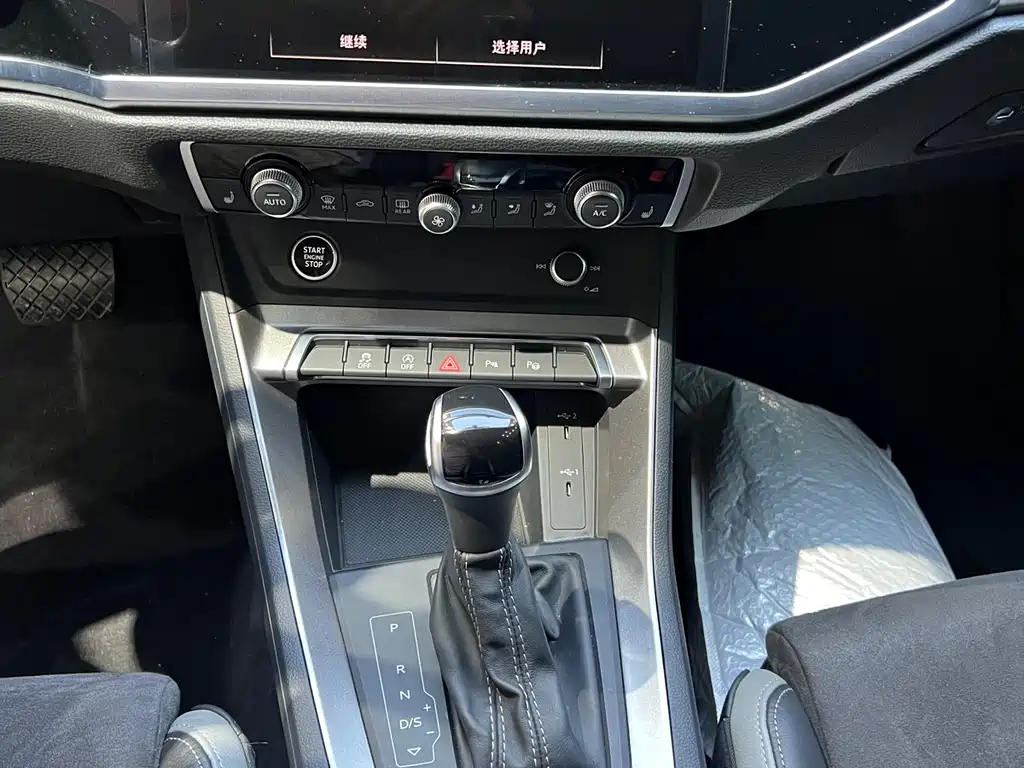 Audi Q3 2023 — фото 18