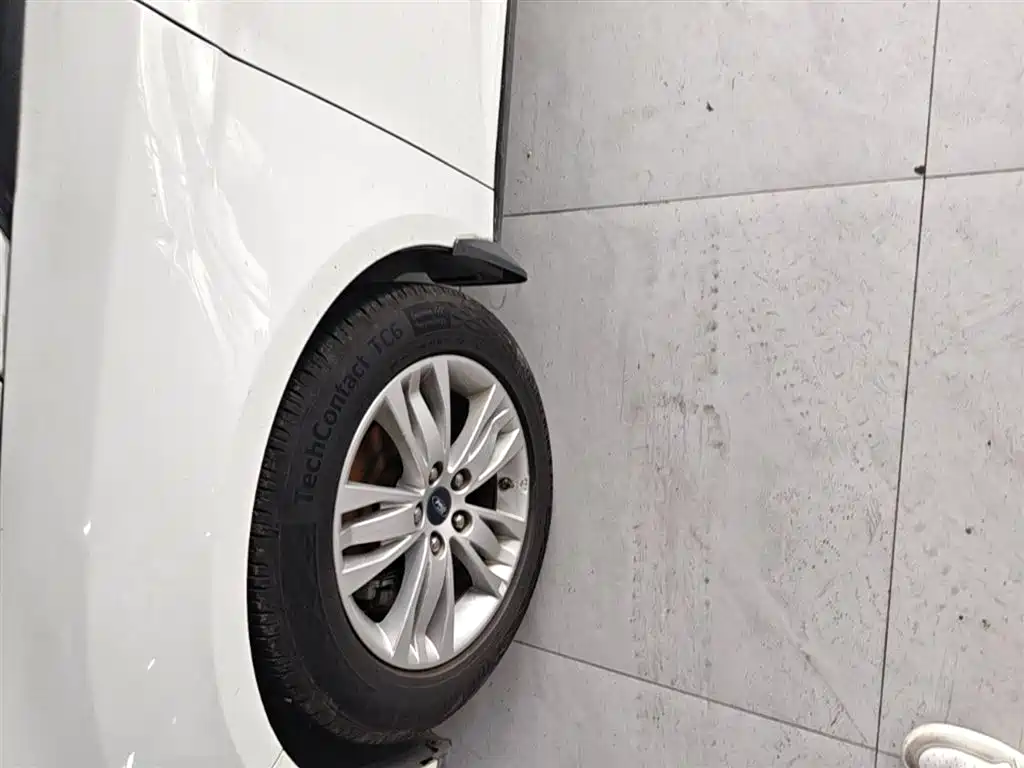 Ford Focus 2015 — фото 23