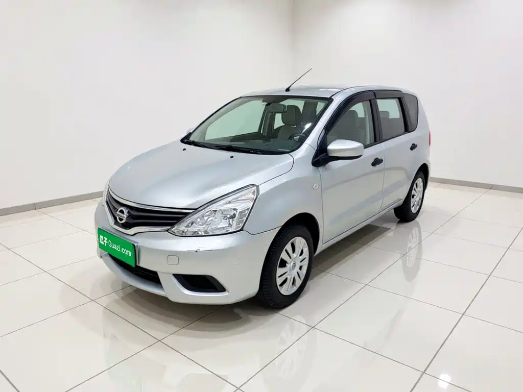 Nissan Livina 2015 — фото 1