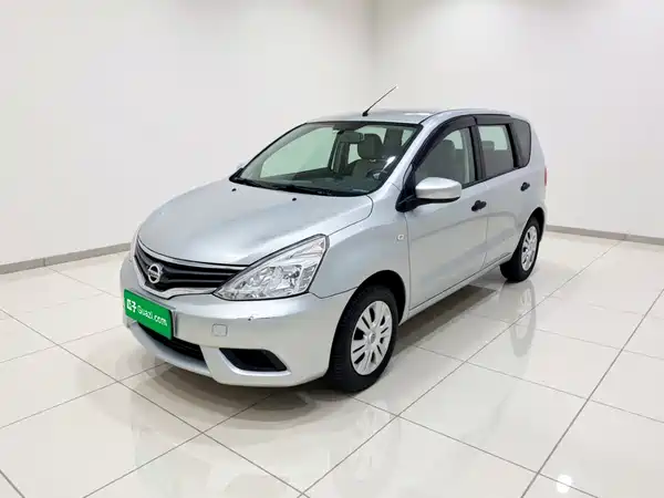 Nissan Livina 2015