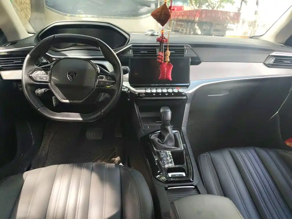 Peugeot 408 2023 — фото 10