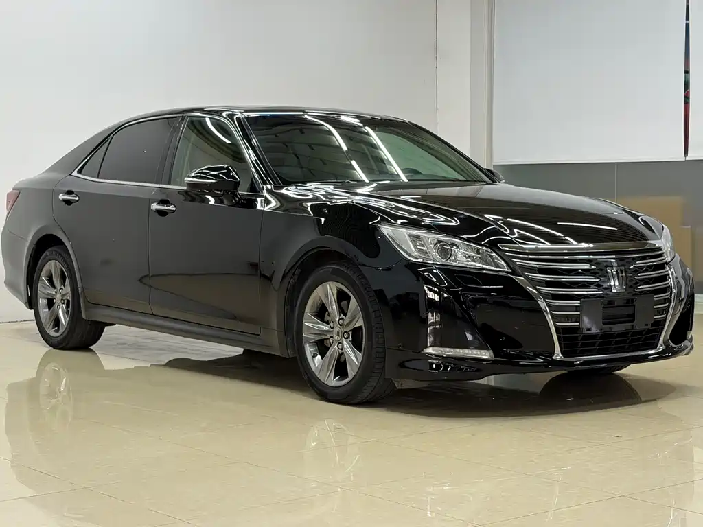 Toyota Crown 2015 — фото 3