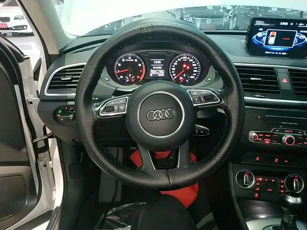 Audi Q3 2017 — фото 11