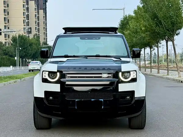 Land Rover Defender 2025