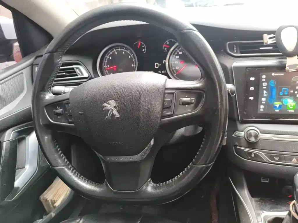 Peugeot 408 2015 — фото 11