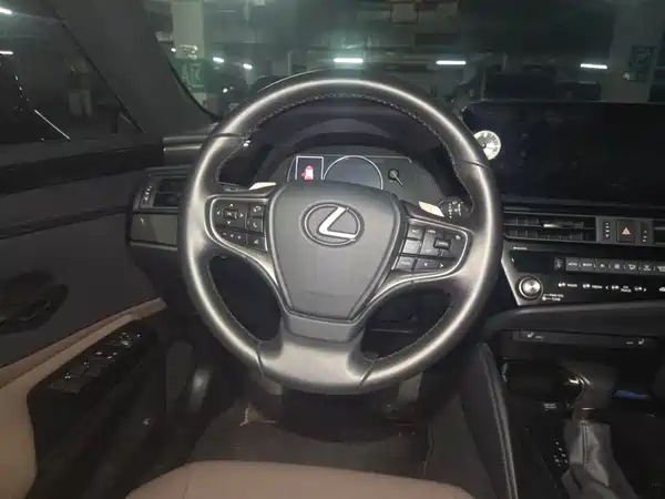 Lexus ES 2023