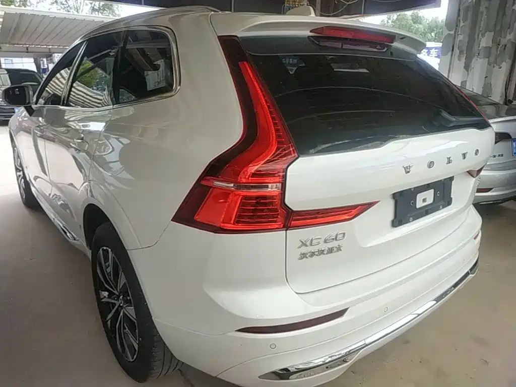 Volvo XC60 2023 — фото 5