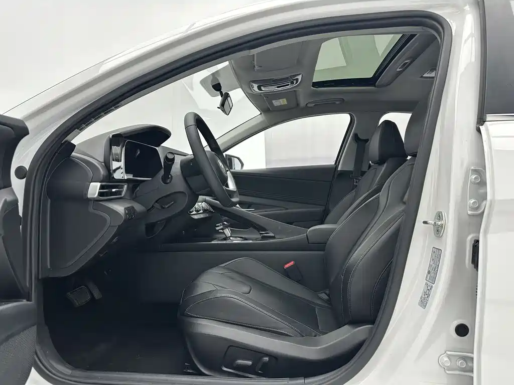 Hyundai Elantra 2023