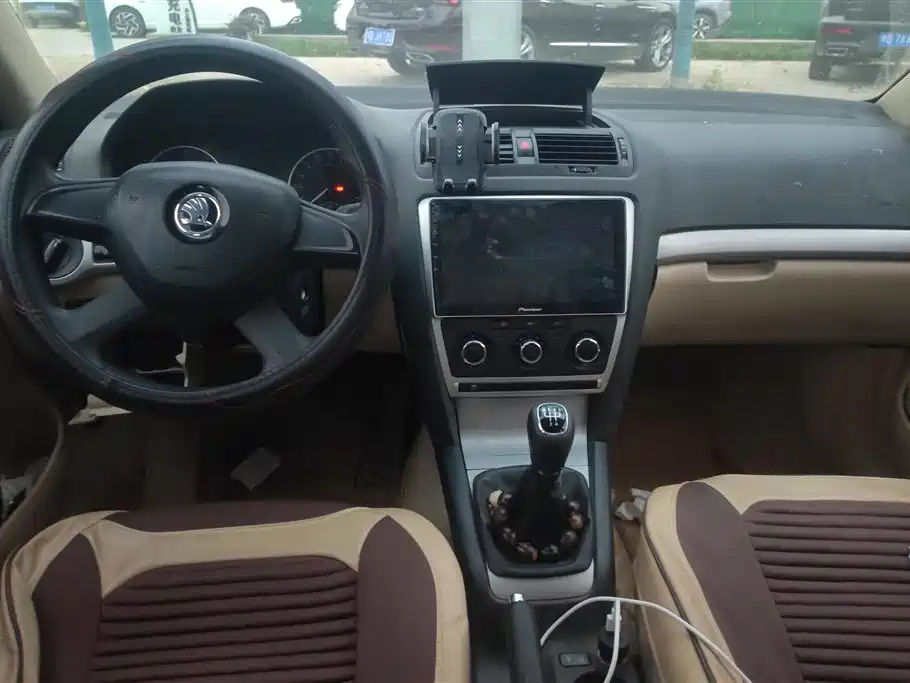 Skoda Octavia 2016 — фото 12