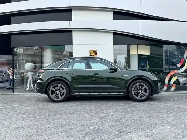 Porsche Macan New Energy 2025