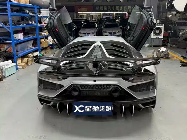 Lamborghini Aventador 2011
