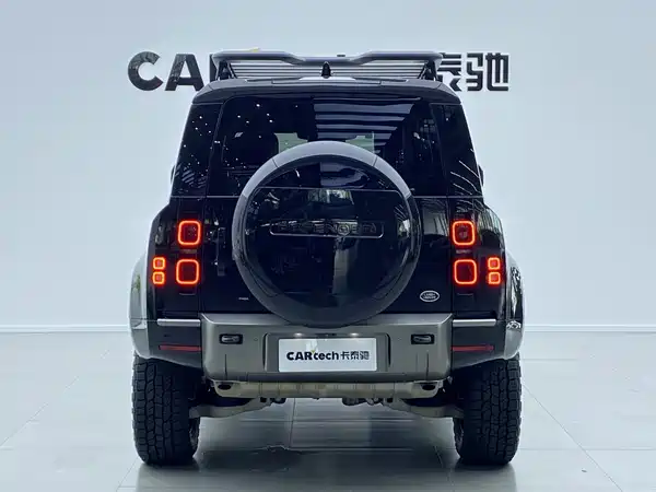 Land Rover Defender 2023