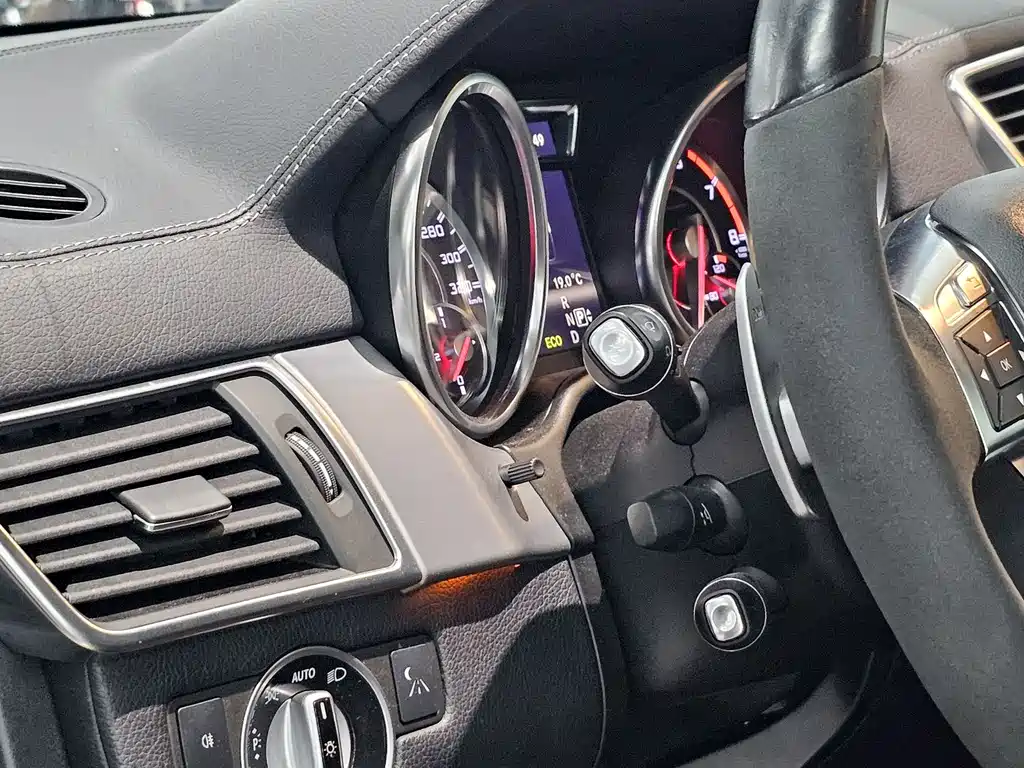 Mercedes-Benz M-Class AMG 2013 — фото 11