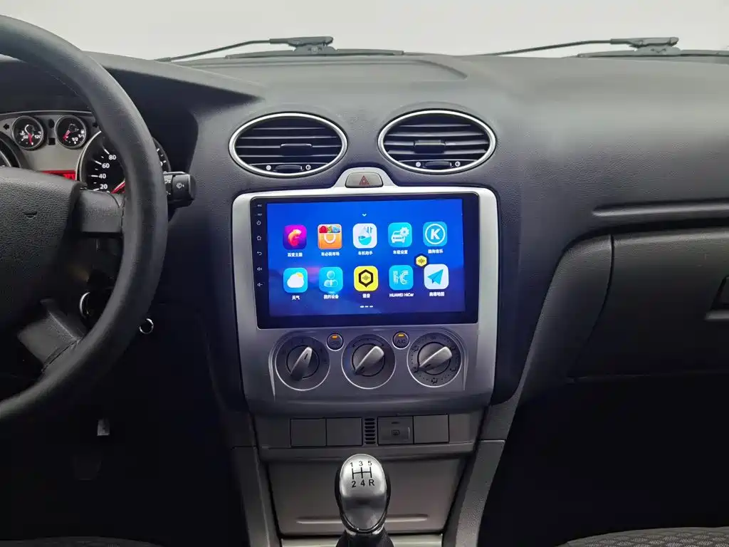 Ford Focus 2016 — фото 12
