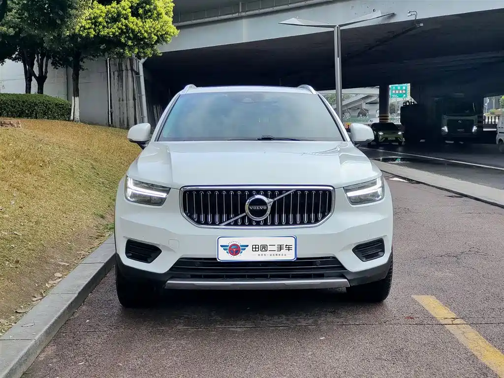 Volvo XC40 2021 — фото 2