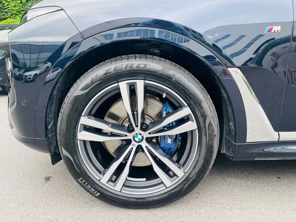 BMW X7 2025