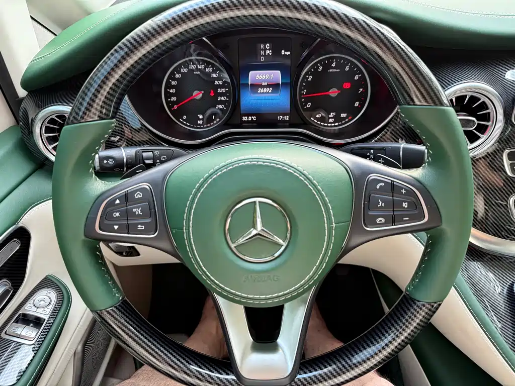 Mercedes-Benz V-Class 2022 — фото 18