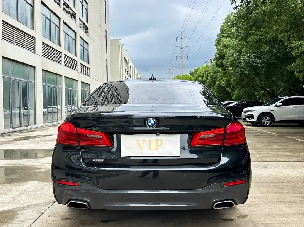 BMW 5 Series 2017 — фото 13