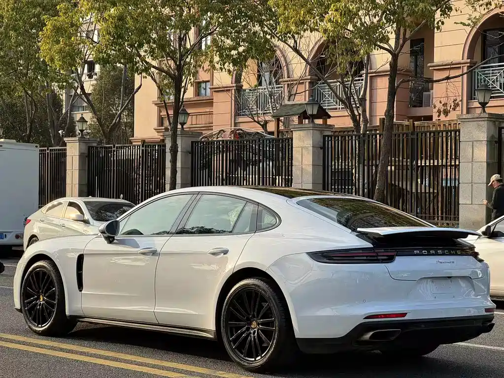 Porsche Panamera 2019 — фото 6