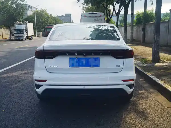 Geely Emgrand 2025