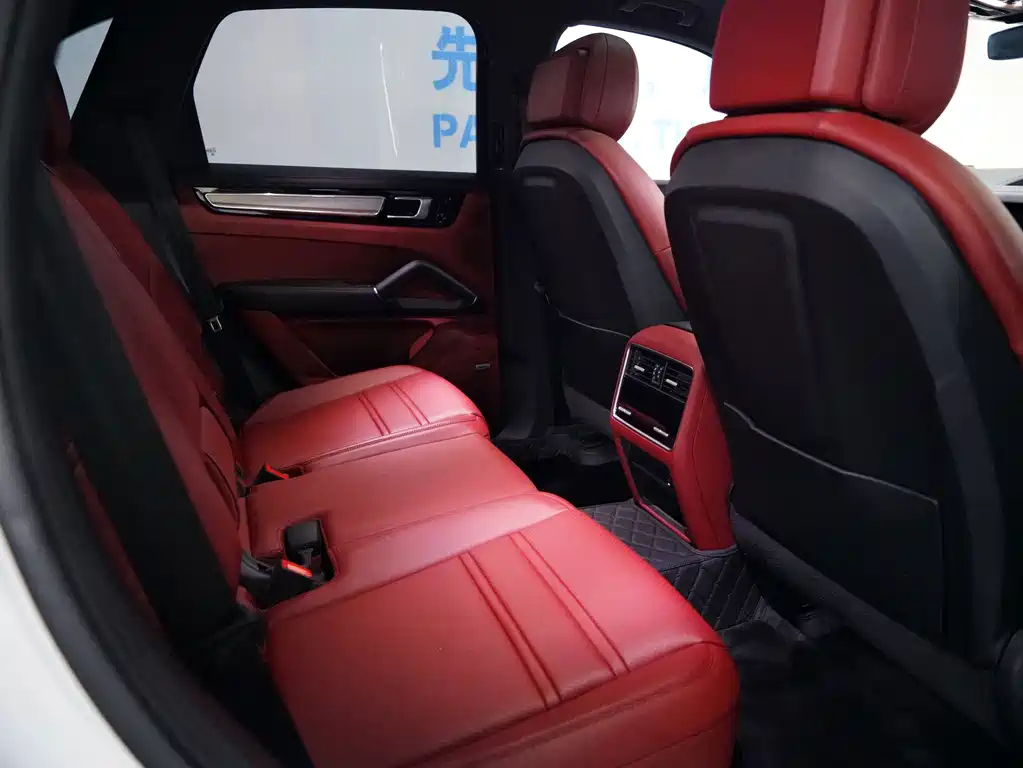 Porsche Cayenne 2021