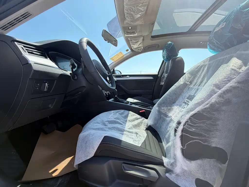 Volkswagen Magotan 2025