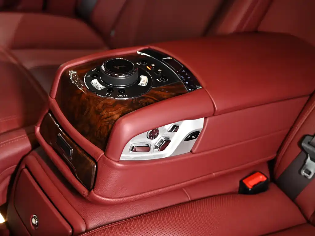 Rolls-Royce Ghost 2016 — фото 19