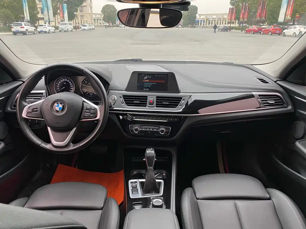 BMW 1 Series 2018 — фото 9