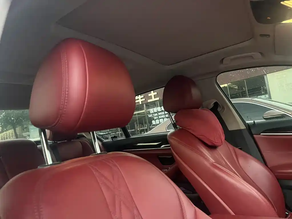 BMW 5 Series 2018 — фото 16