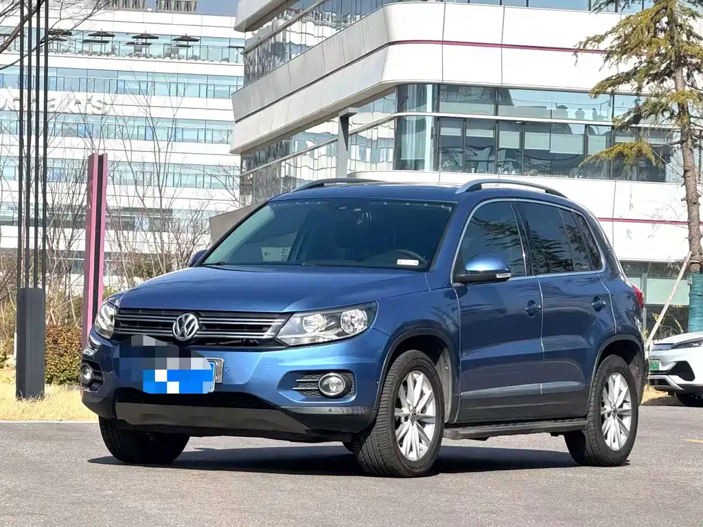 Volkswagen Tiguan 2012 — фото 1