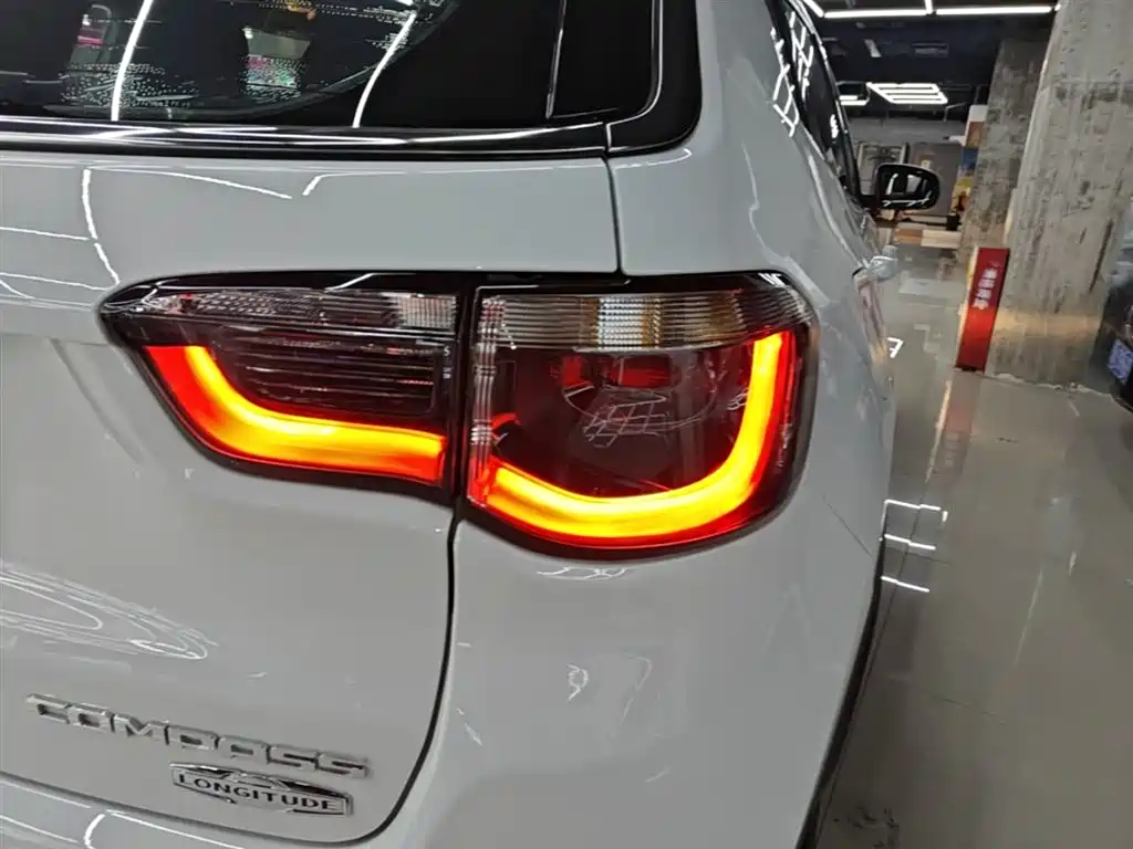 Jeep Compass 2019 — фото 8