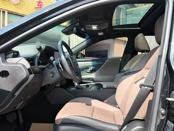 Lexus ES 2024