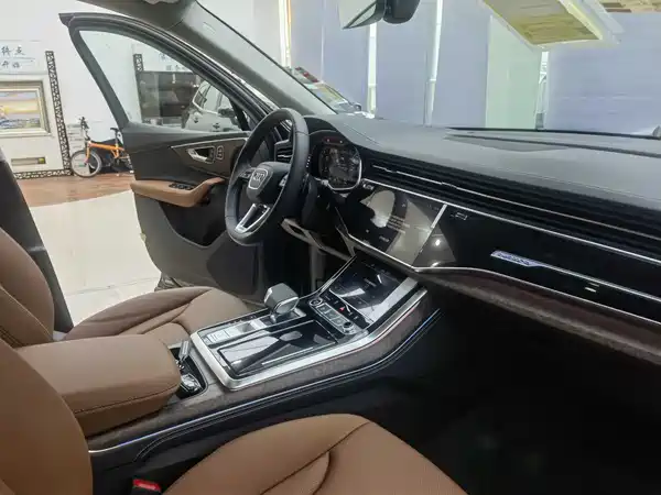Audi Q7 2024