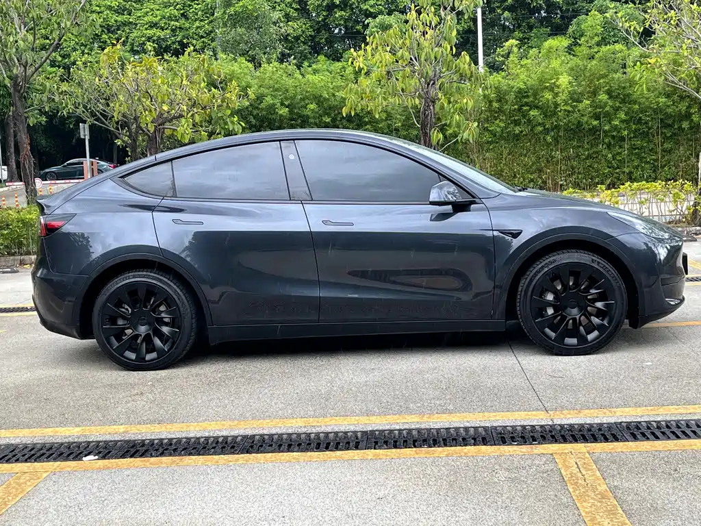 Tesla Model Y 2024 — фото 16