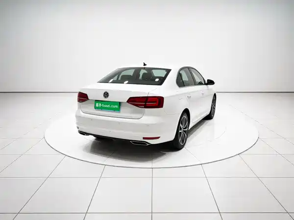 Volkswagen Sagitar 2016