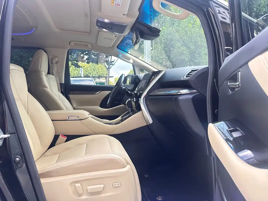 Toyota Alphard 2022 — фото 6