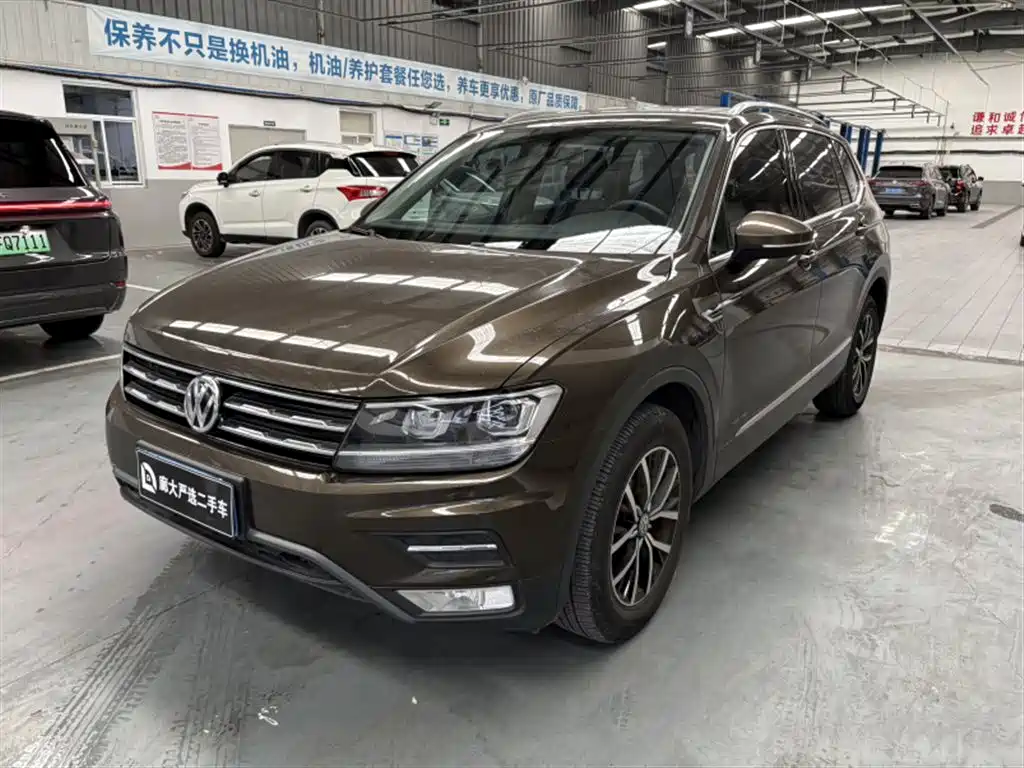 Volkswagen Tiguan L 2017 — фото 1