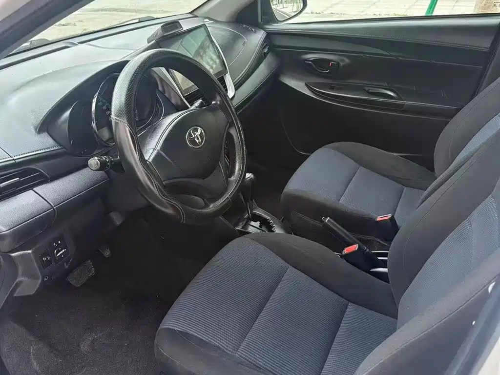 Toyota Yaris L 2018 — фото 7