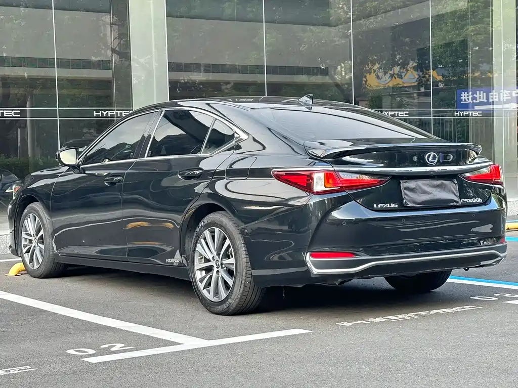 Lexus ES 2020 — фото 6