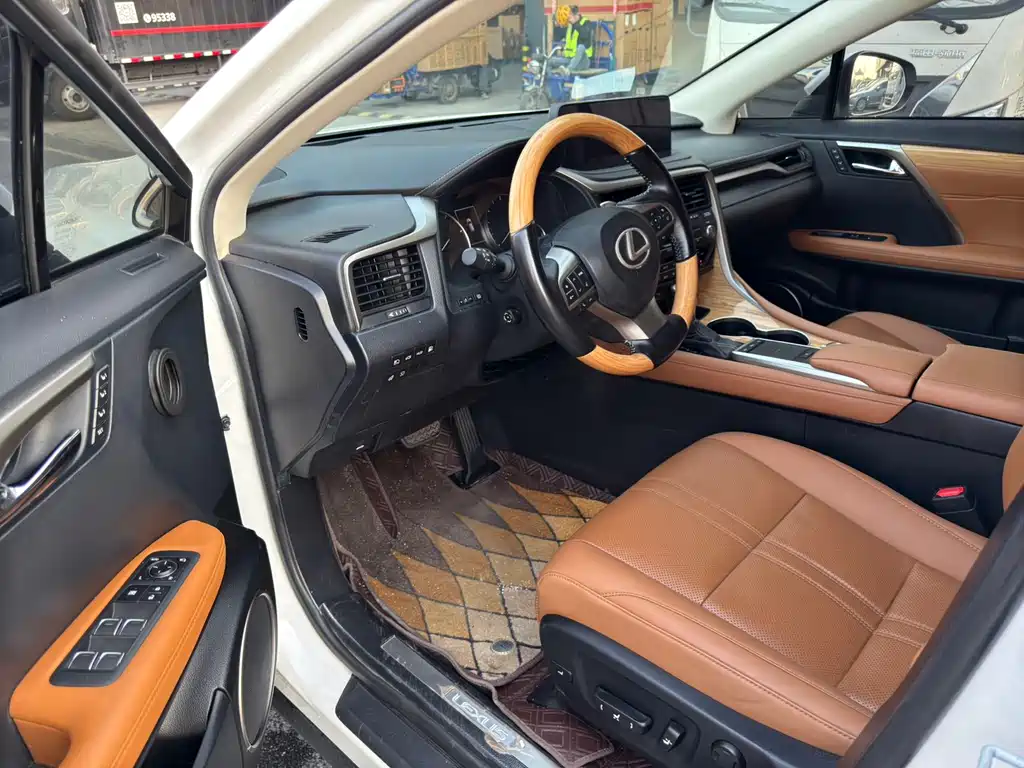 Lexus RX 2021